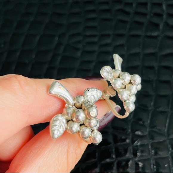 Antique Old Mexico Grape Cluster Puffy Sterling Silver Screw Clip Earrin… - Picture 5 of 9